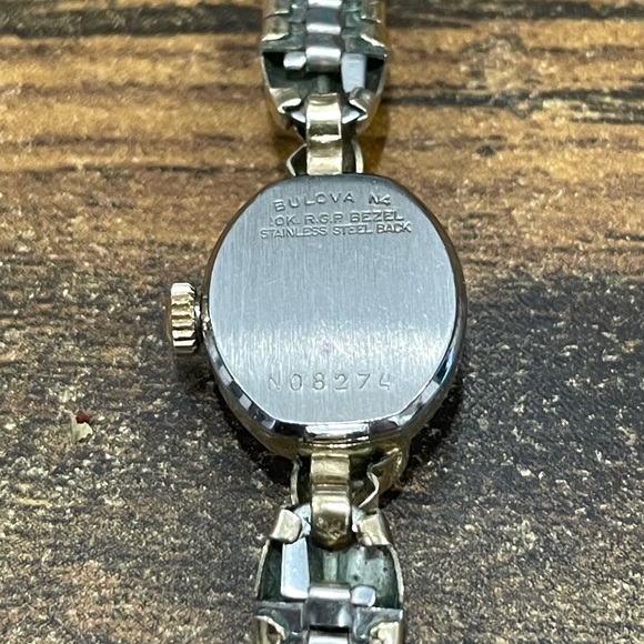 Vintage Women’s Gold Bulova Wristwatch - Picture 4 of 7